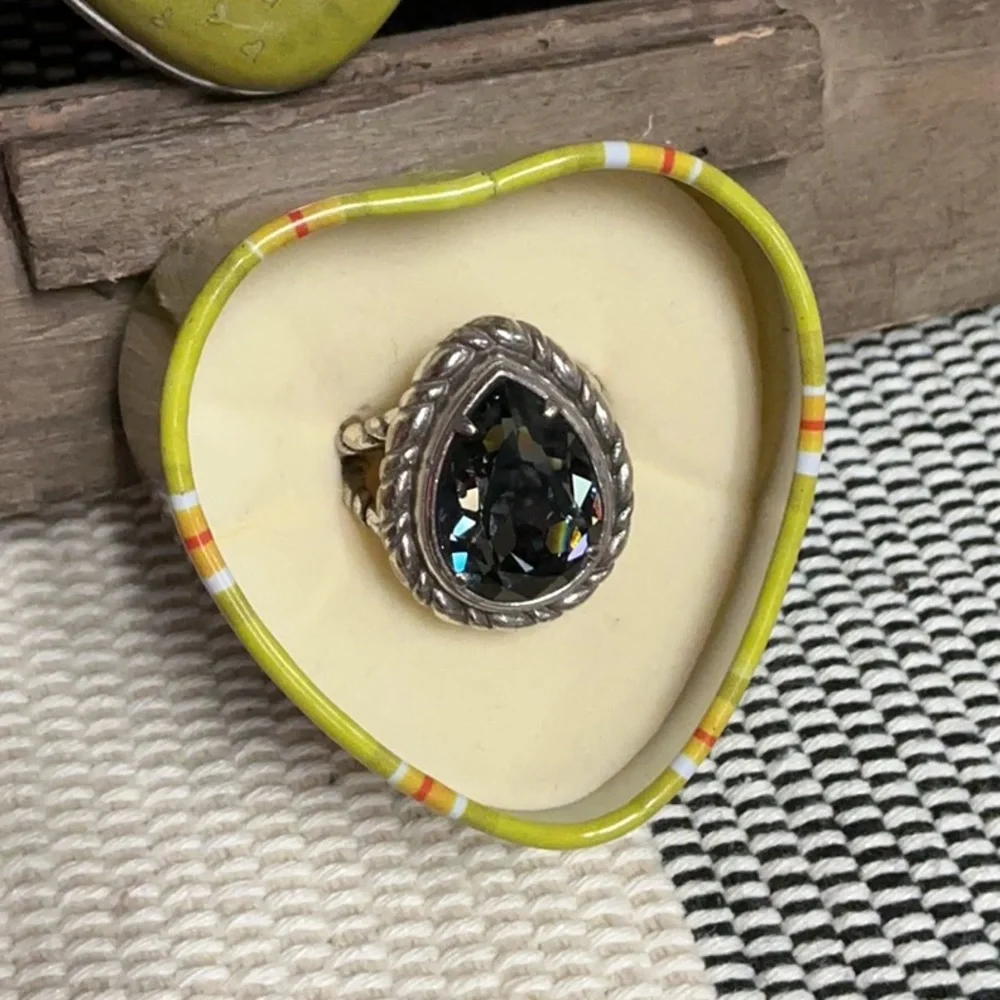 Brighton great shape Your True Color teardrop smoky dark grey crystal ring sz 8 - Picture 2 of 7